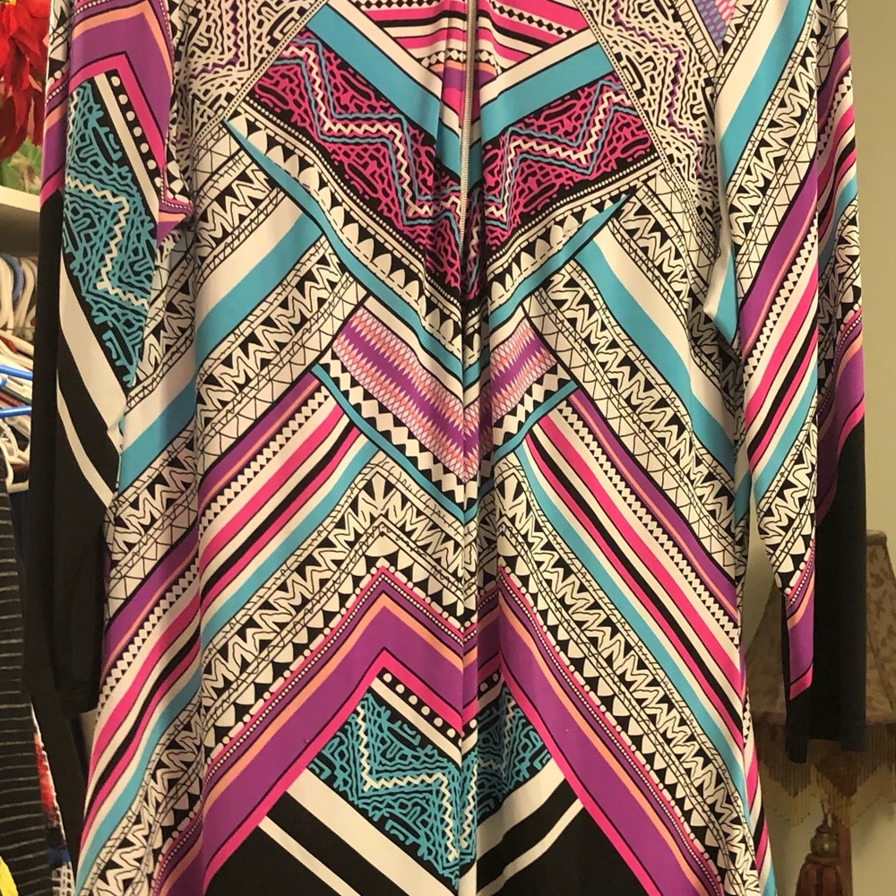 Top like new the brand is Peter Nygard